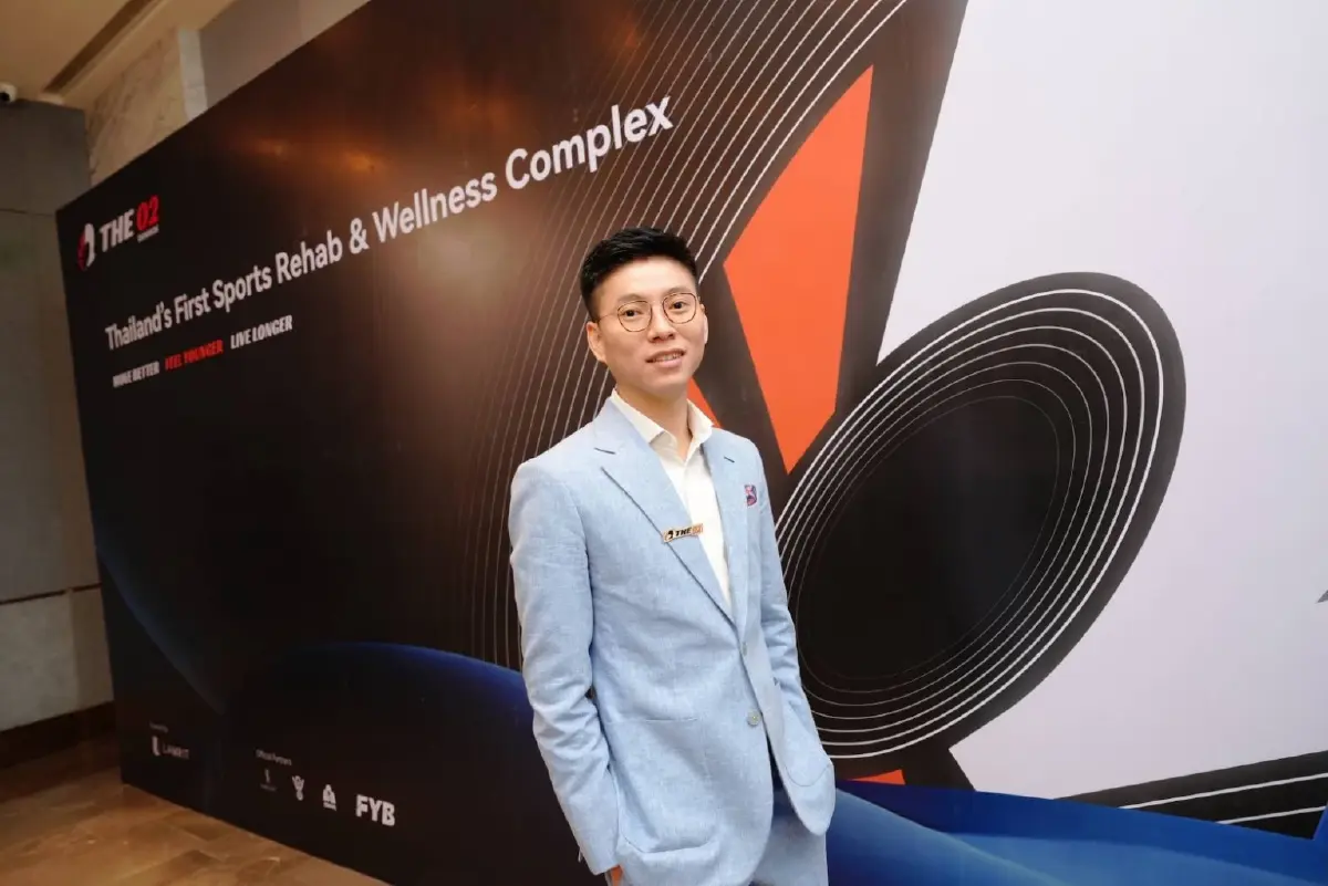 นายแพทย์มานพ ศิลาเลิศ ประธานเจ้าหน้าที่บริหารและผู้ร่วมก่อตั้ง The O2 Bangkok