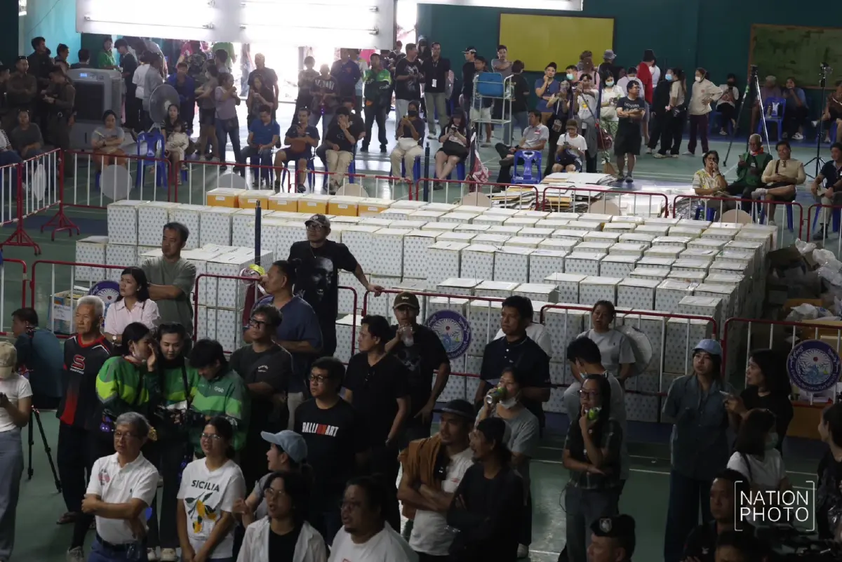 ชลบุรีเขต 1 วุ่น!  มวลชนรุม กดดัน กกต.นับคะแนนใหม่ หลังพบพิรุธเลือกตั้ง