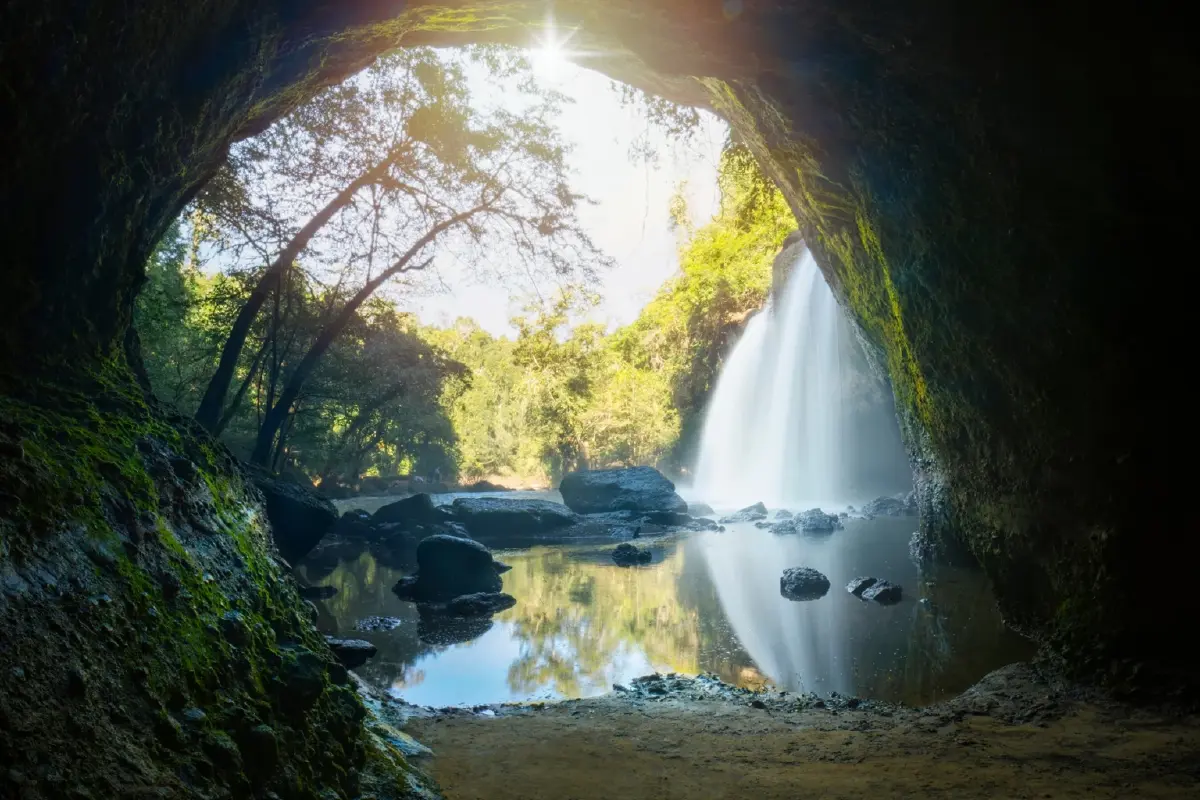 สุราษฎร์ฯ มาแรง! ยอดค้นหาพุ่ง 10 เท่า ที่เที่ยววาเลนไทน์ 2569