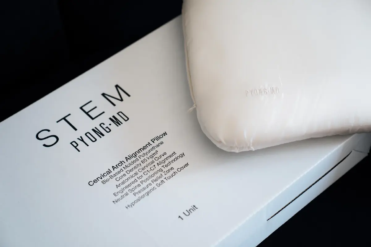 PYONG MD นวัตกรรมฟื้นฟูสรีระ: หมอนรองกระดูกคอและรองเท้าบำบัดรองช้ำ