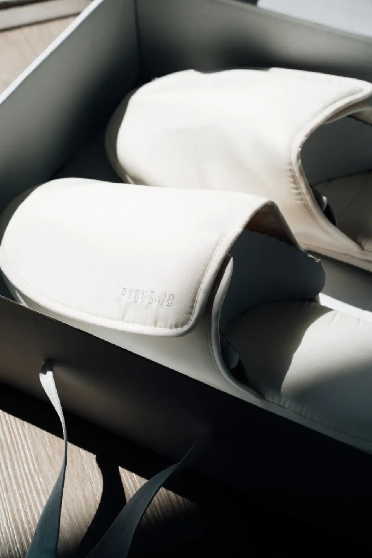 PYONG MD นวัตกรรมฟื้นฟูสรีระ: หมอนรองกระดูกคอและรองเท้าบำบัดรองช้ำ