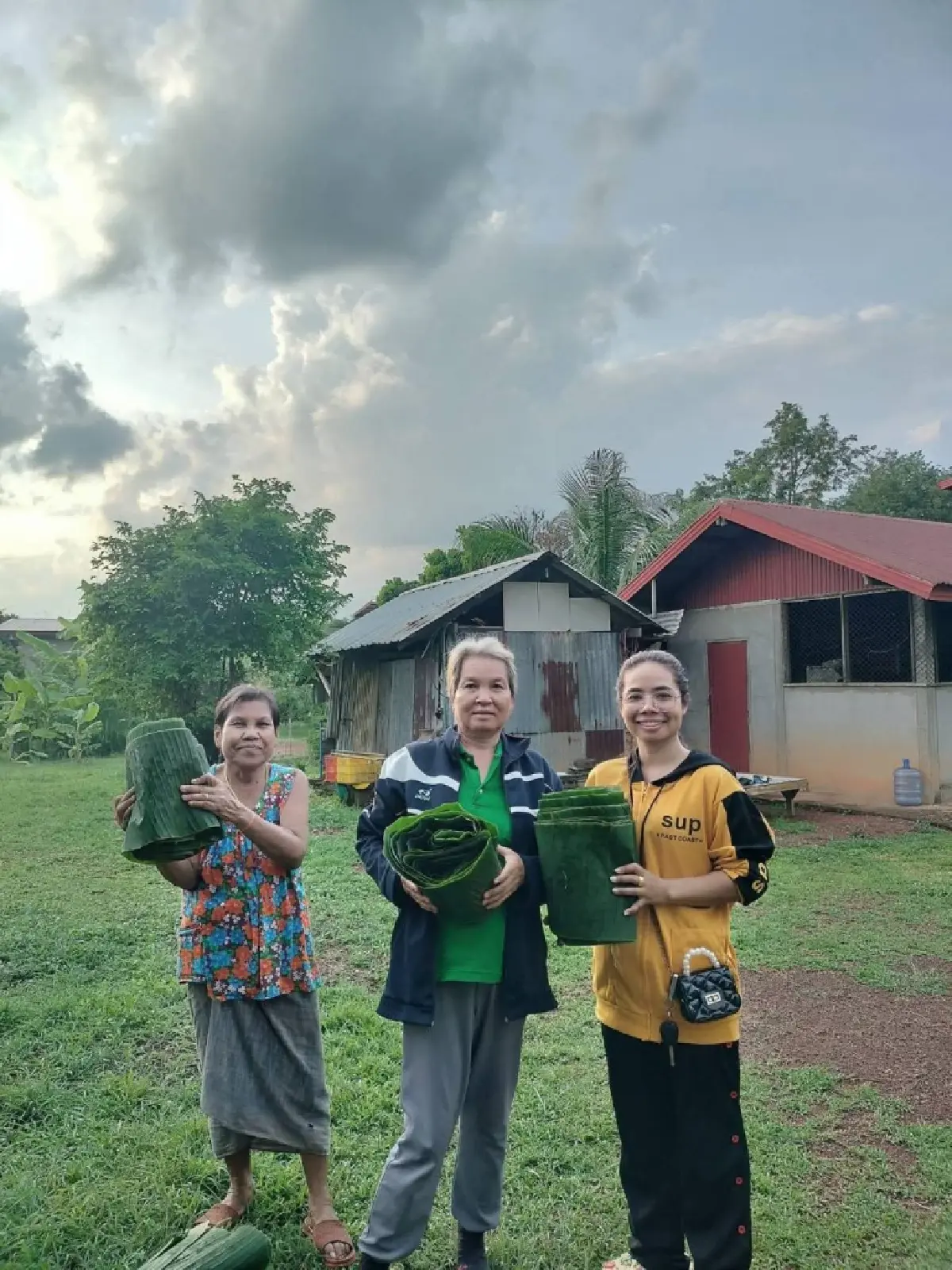 เรื่องกล้วยๆ เมื่อ “ใบตอง คือ ใบเงิน” ตู้ ATM หน้าบ้านของชาวนครพนม