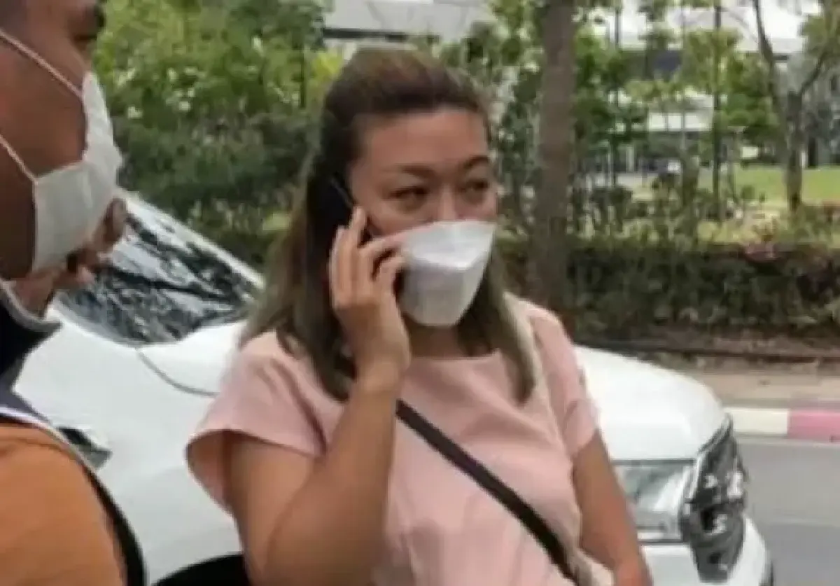 นางสรารัตน์ รังสิวุฒิฒาภรณ์  หรือเแอม ไซยาไนด์