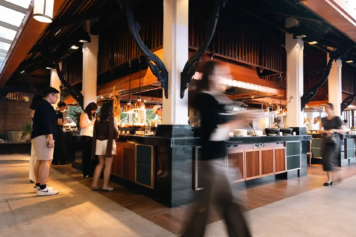 Sala Lakorn ปรากฎการณ์แห่งสยามในแสง เสียง รสชาติ และค่ำคืนของเจ้าพระยา