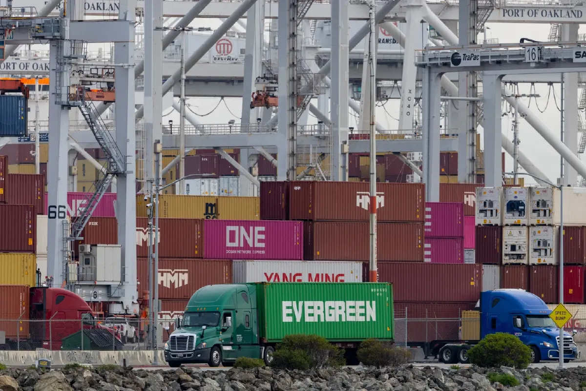 ภาษีทรัมป์ไม่นิ่ง ผู้แทนการค้าสหรัฐเผยจ่อขึ้นภาษีนำเข้าแตะ 15% บางประเทศ