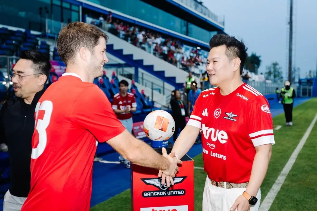 ทรูจัดใหญ่บิ๊กแมตช์แข้งเทพสยบเมืองทอง แจกบัตรฟรีลูกค้าทรูดีแทค