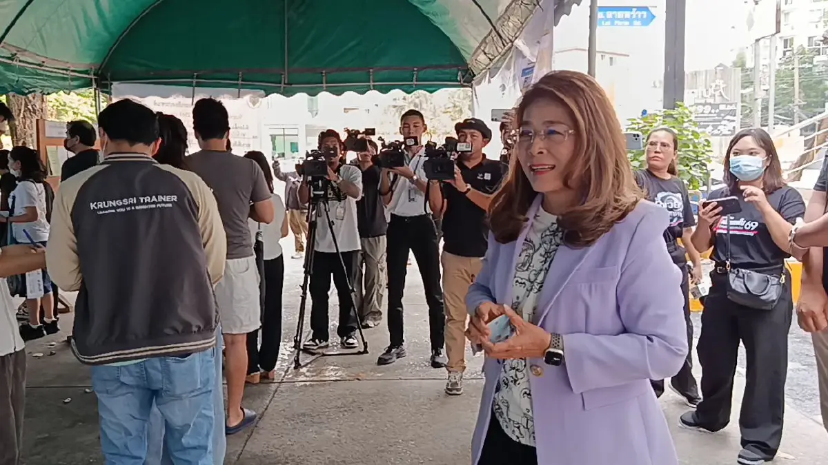 สุดารัตน์ใช้สิทธิ์จตุจักร ดีใจประชาชนตื่นตัวเลือกตั้ง–ประชามติคึกคัก