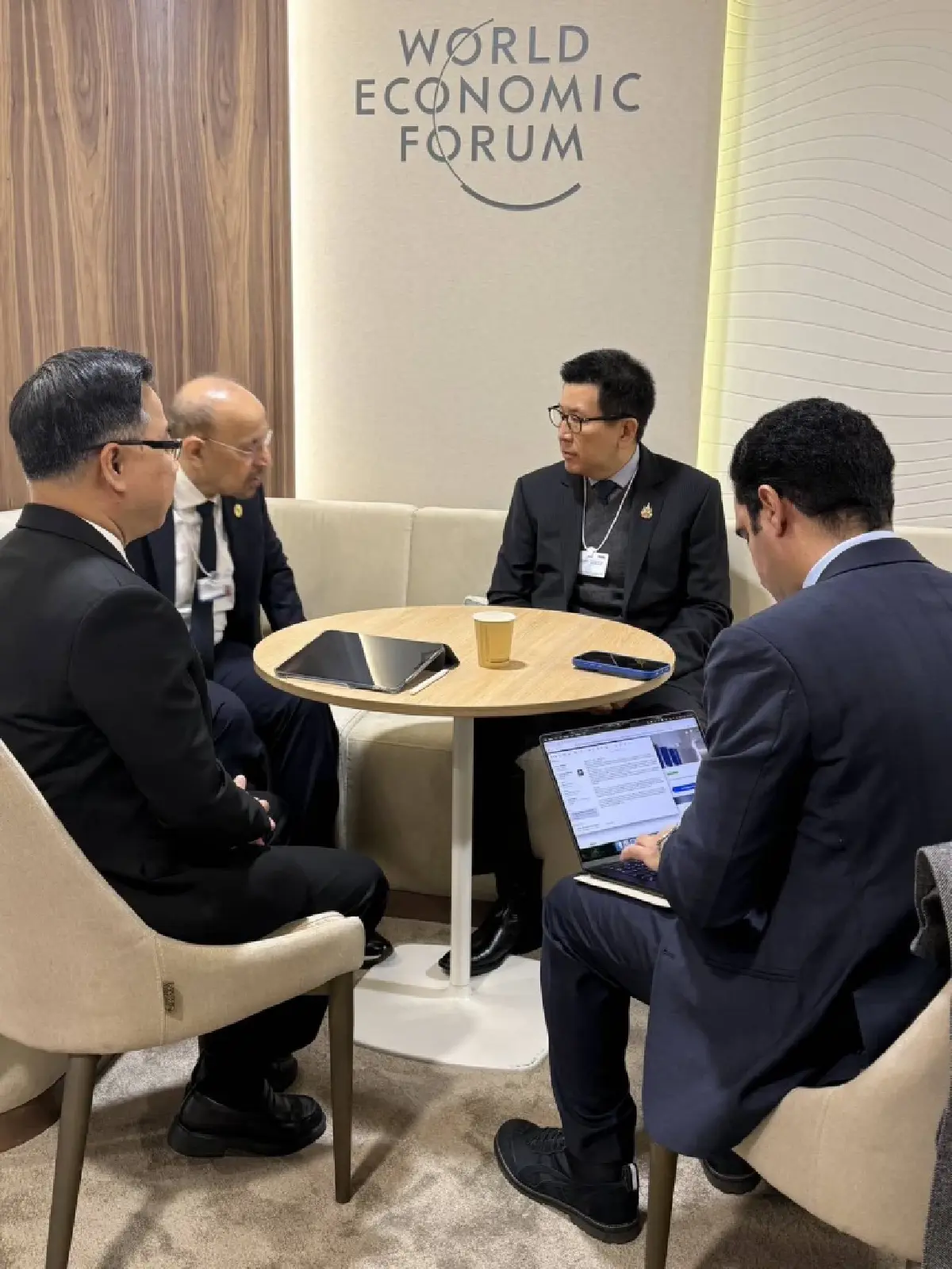 เอกนิติ-BOI ใช้เวที WEF ดันลงทุนไทย-ซาอุฯ เจาะยานยนต์ สุขภาพ การเงิน