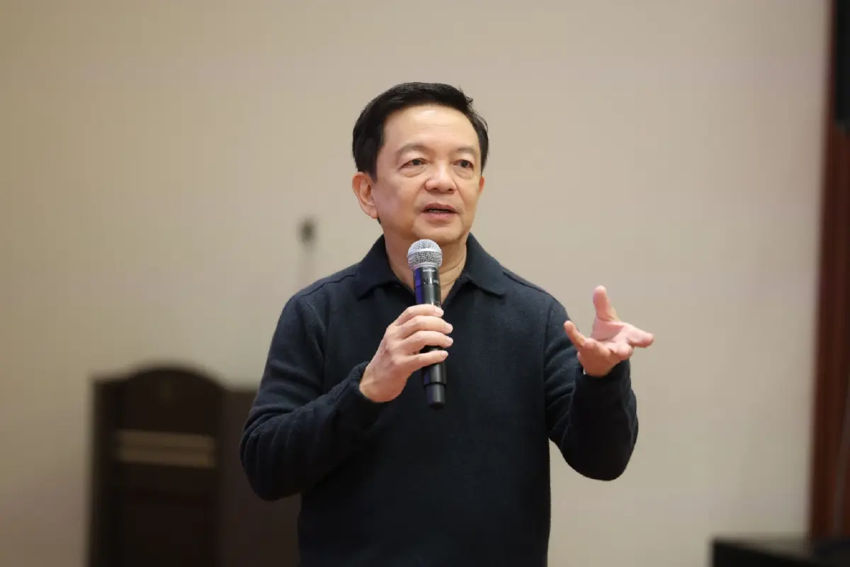  ดร.คงกระพัน อินทรแจ้ง ประธานเจ้าหน้าที่บริหารและกรรมการผู้จัดการใหญ่ บริษัท ปตท. จำกัด (มหาชน)