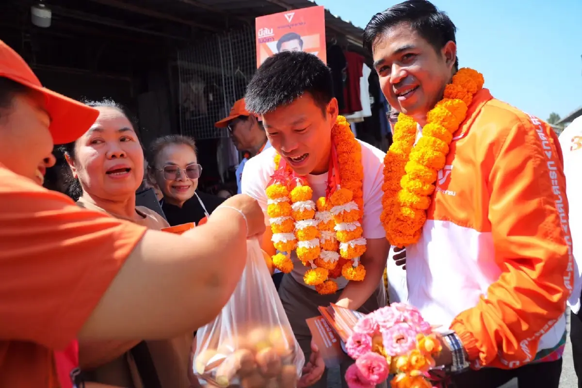 พรรคประชาชน จัดเต็ม 3 เวทีปราศรัยในวันเดียว ขอคะแนนตั้งรัฐบาลประชาชน  