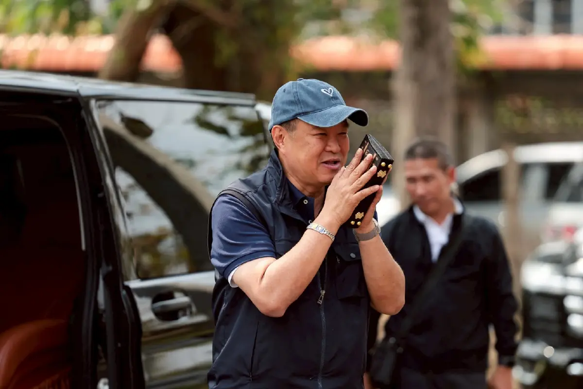 "อนุทิน" ใช้สิทธิบุรีรัมย์ ก่อนเข้าพรรคภูมิใจไทย ลุ้นผลเลือกตั้ง