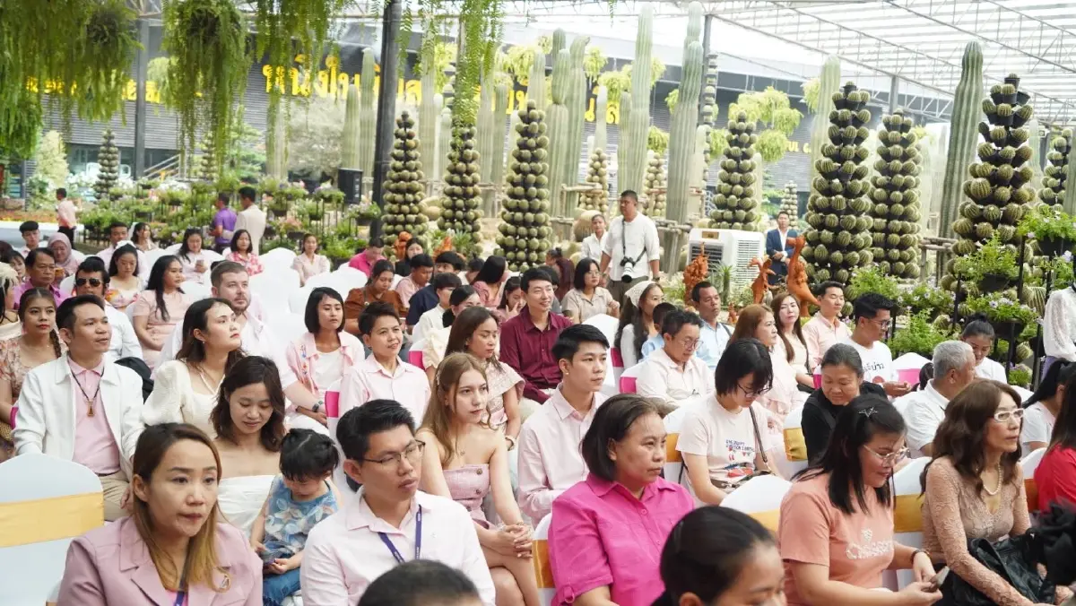 วาเลนไทน์บนหลังช้าง! สวนนงนุชพัทยาจัดจดทะเบียนสมรส 9 คู่