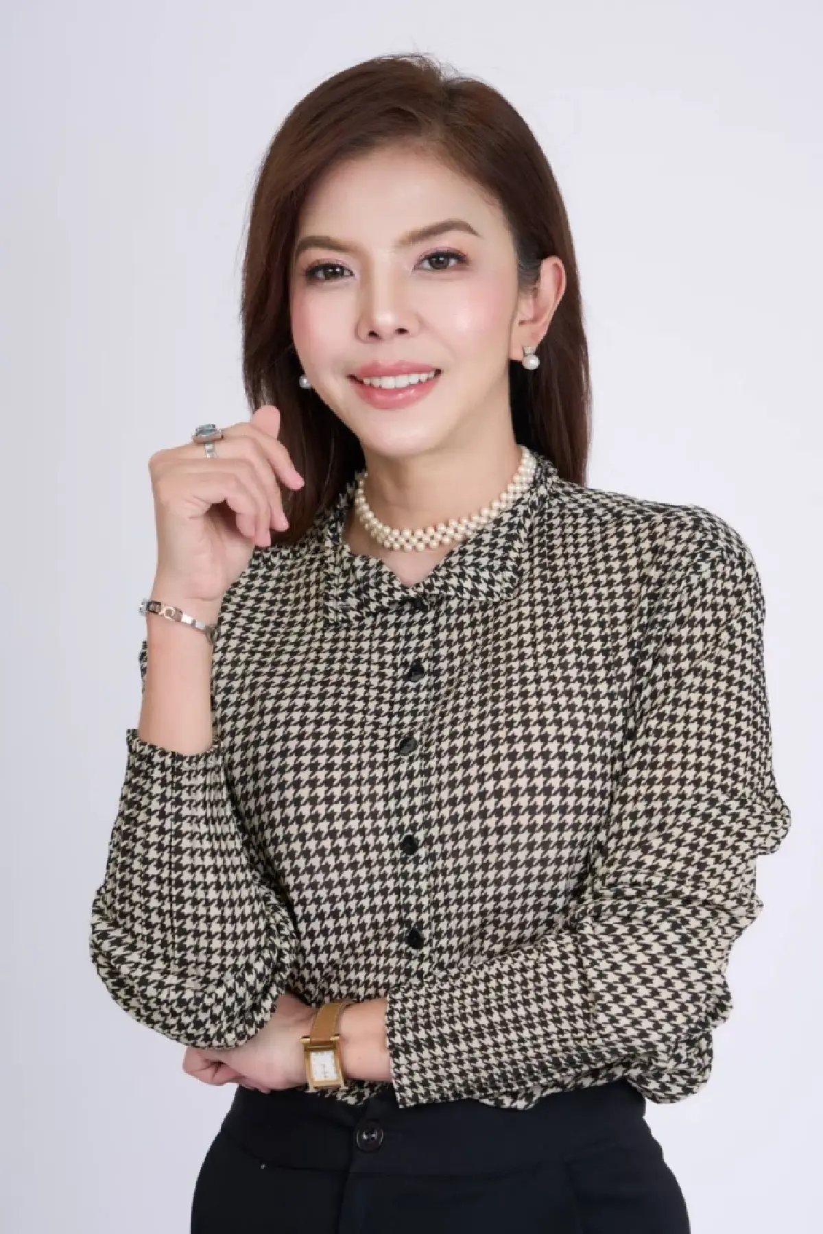 ดร. รณันธร พลชาติ กรรมการผู้จัดการบริษัท โคร เอนเนอร์ยี่ กรีน คอร์ปอเรชั่น จำกัด