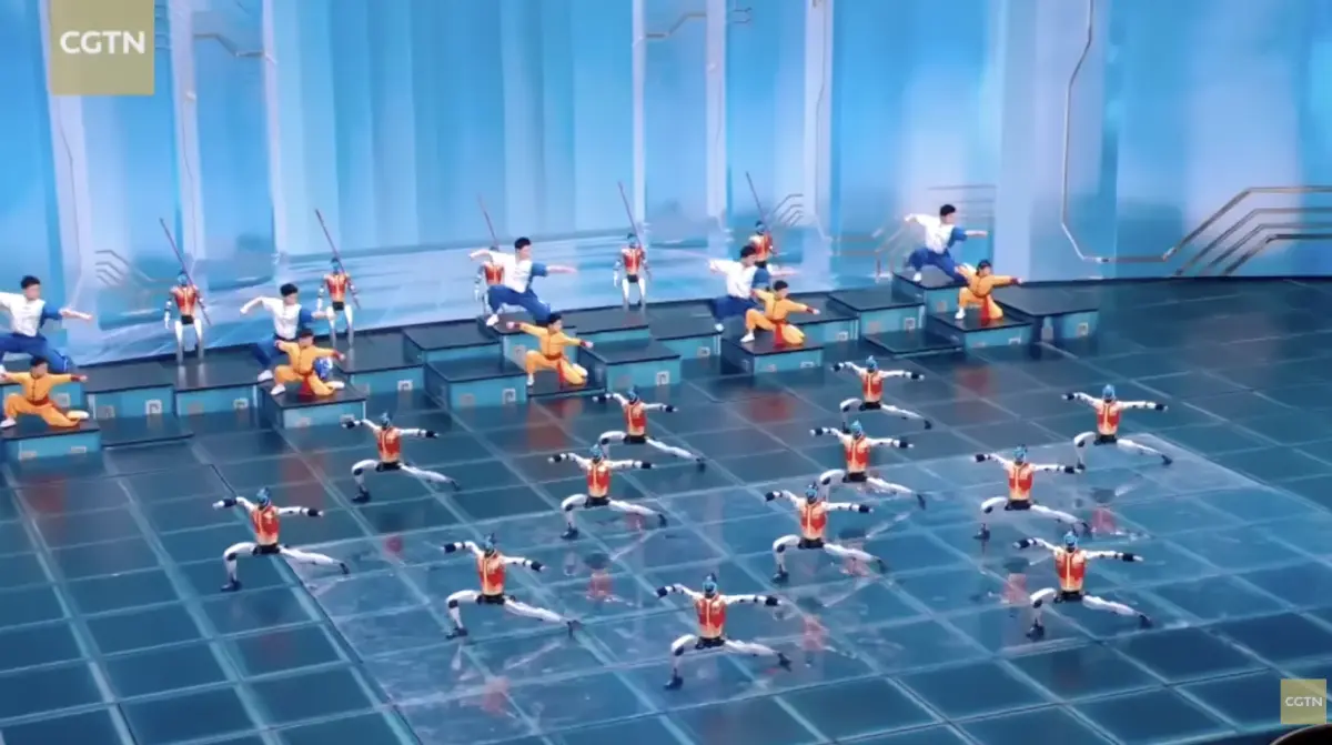 พัฒนาการ "หุ่นยนต์ฮิวแมนนอยด์" จีน! จากหุ่นยนต์เดินเตาะแตะ สู่ "เจ้ายุทธภพ"