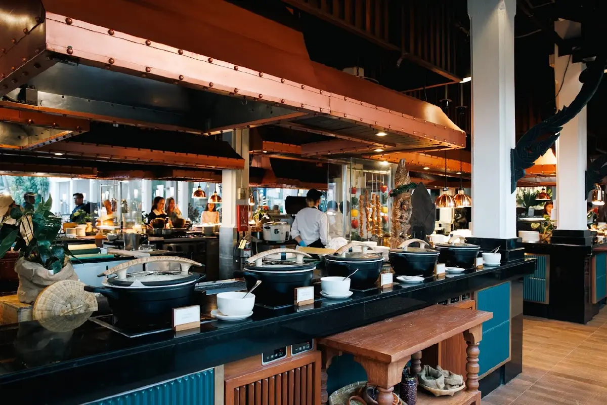 Sala Lakorn ปรากฎการณ์แห่งสยามในแสง เสียง รสชาติ และค่ำคืนของเจ้าพระยา