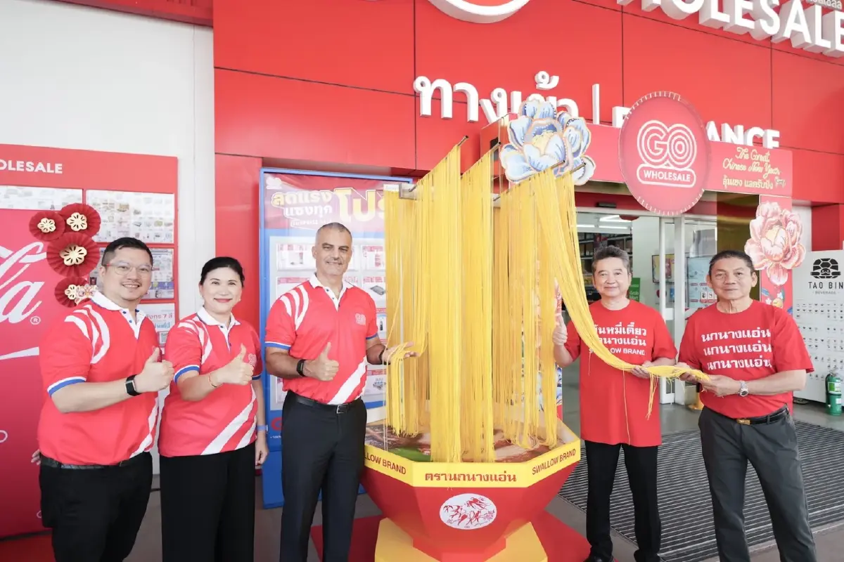 โก โฮลเซลล์ ฉลองตรุษจีน ผัดหมี่มงคล 2 เมตร เสริมเฮงผู้ประกอบการ