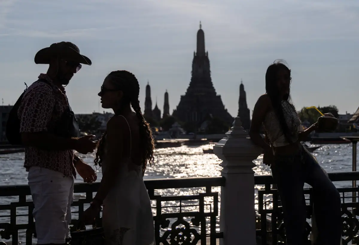 “ฝ่ามรสุมเศรษฐกิจ 2569”: วิสัยทัศน์และข้อเสนอทางรอดประเทศไทย
