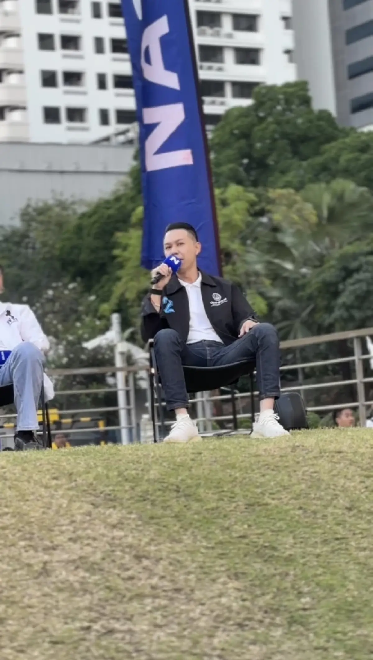 แบงค์เกอร์ ปชป. โชว์วิสัยทัศน์ชูบูลโอเชี่ยนแก้จนพัฒนาเขต 10 ดอนเมือง