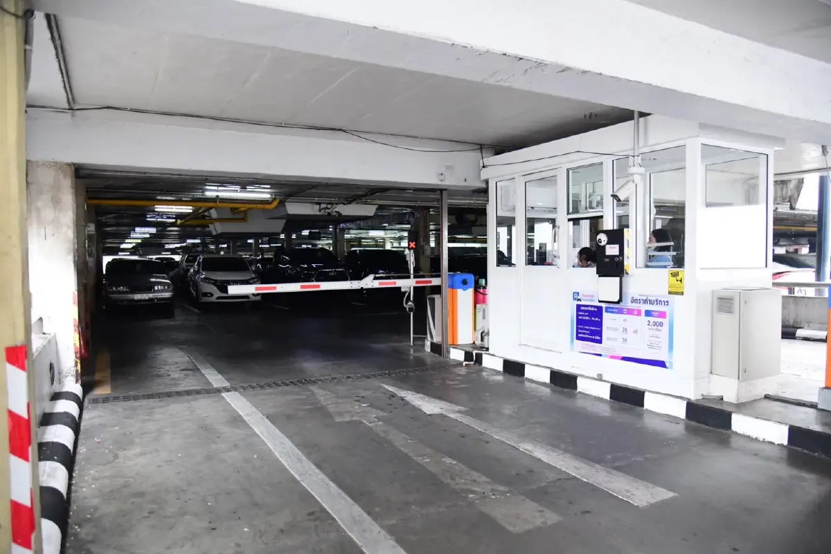 ไม่ต้องขับวน กทม. ปลดล็อกที่จอดรถใต้ลานคนเมือง รองรับท่องเที่ยวย่านพระนคร