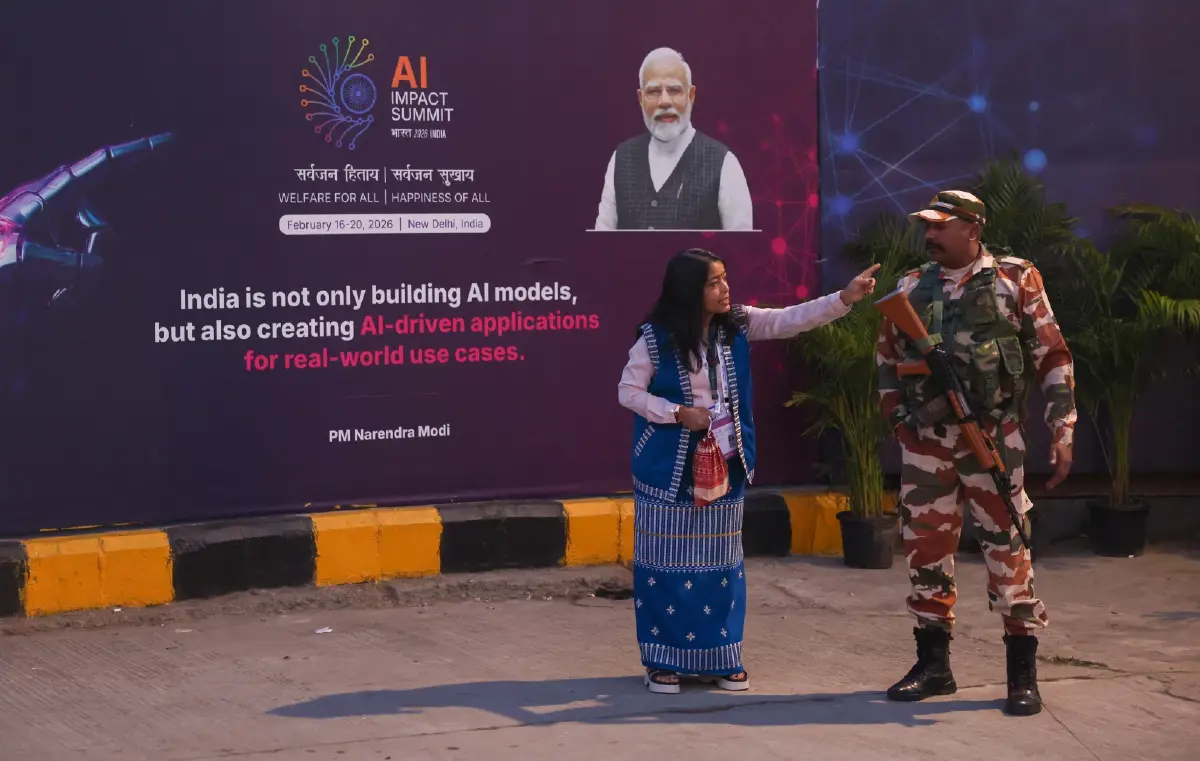 งาน AI อินเดียสุดวุ่น! บิล เกตส์ เทคิวกะทันหัน-ดราม่าหุ่นยนต์ปลอม