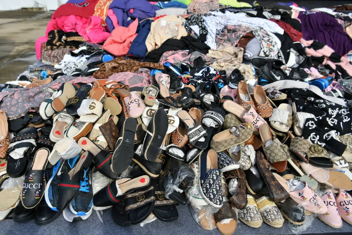 สหรัฐฯ ถอดตลาดออนไลน์พ้นบัญชีสินค้าละเมิดลิขสิทธิ์ 2568