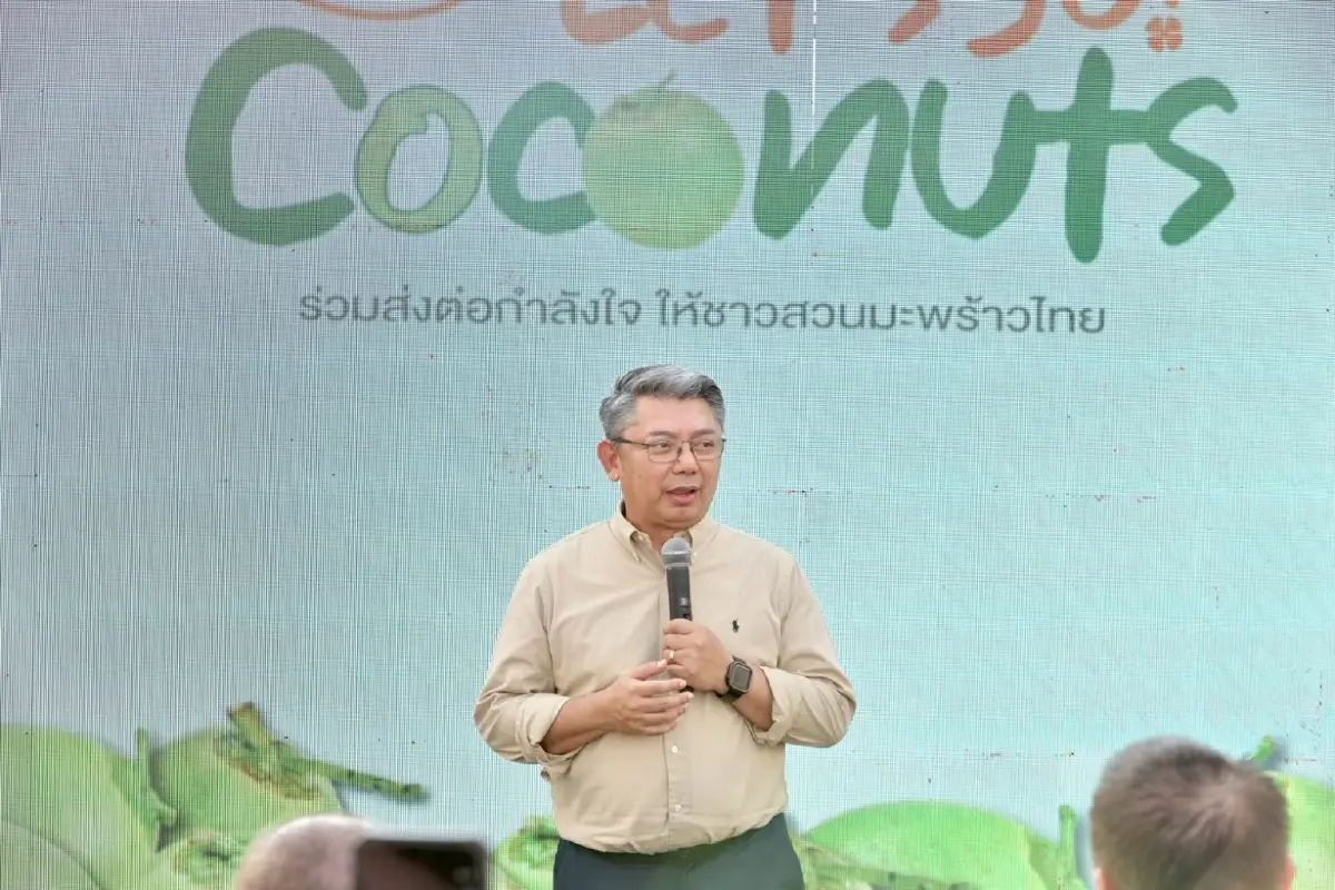 มูลนิธิธนชาตฯ แท็กทีม MBK แจกฟรี "มะพร้าวน้ำหอม" 10,000 ลูก สกัดวิกฤตราคาตกต่ำ-โชว์ Soft Power ไทย