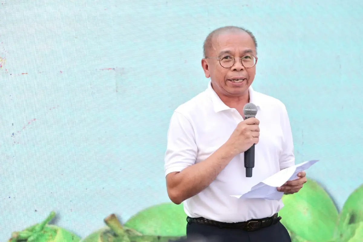 มูลนิธิธนชาตฯ แท็กทีม MBK แจกฟรี "มะพร้าวน้ำหอม" 10,000 ลูก สกัดวิกฤตราคาตกต่ำ-โชว์ Soft Power ไทย