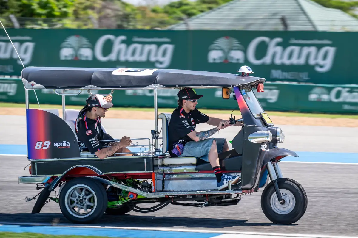 ซอฟต์พาวเวอร์ไทย ! โมโตจีพี ดวลตุ๊กตุ๊กชาลเลนจ์ มิลเลอร์-โทปรัคเข้าวิน