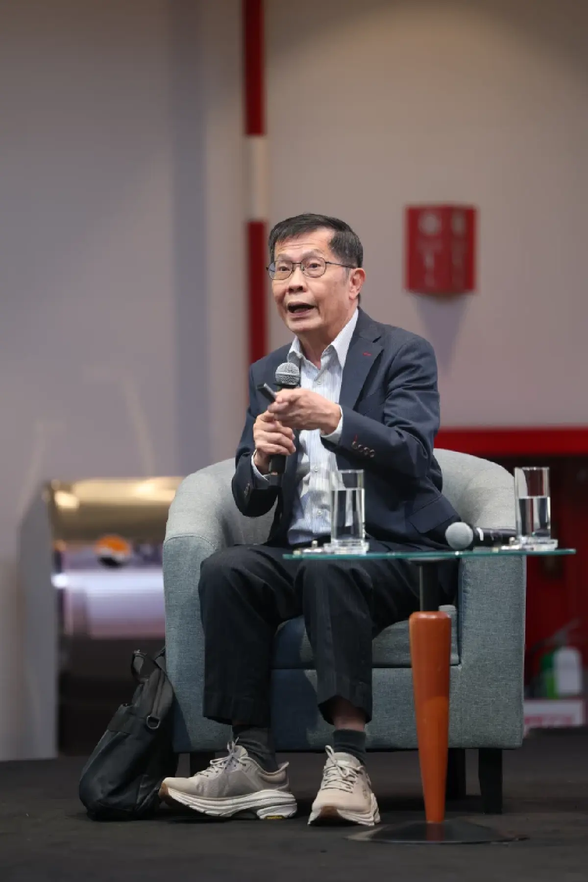 รศ.ดร.นิพนธ์ พัวพงศกร