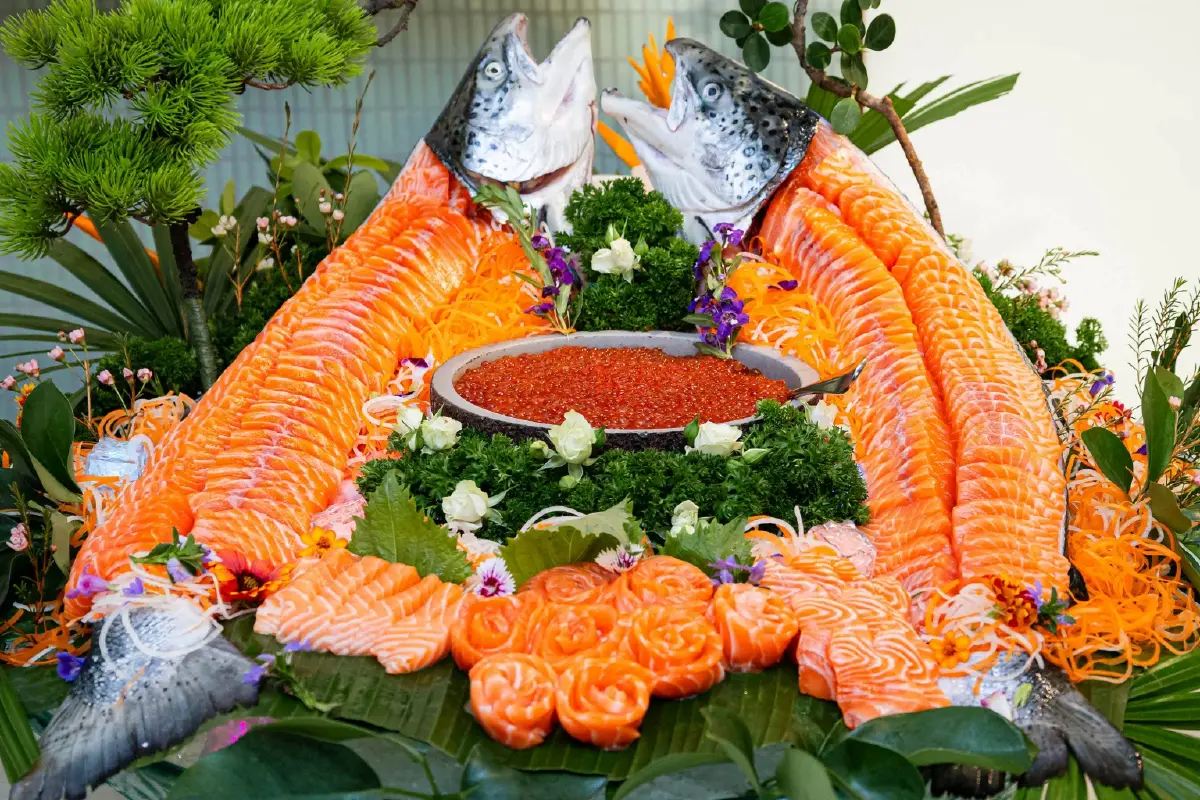 ฟินไม่อั้นกับแซลมอนสดฉ่ำบนชั้น 24 เซ็นทาราแกรนด์ฯ ใจกลางกรุงเทพฯ