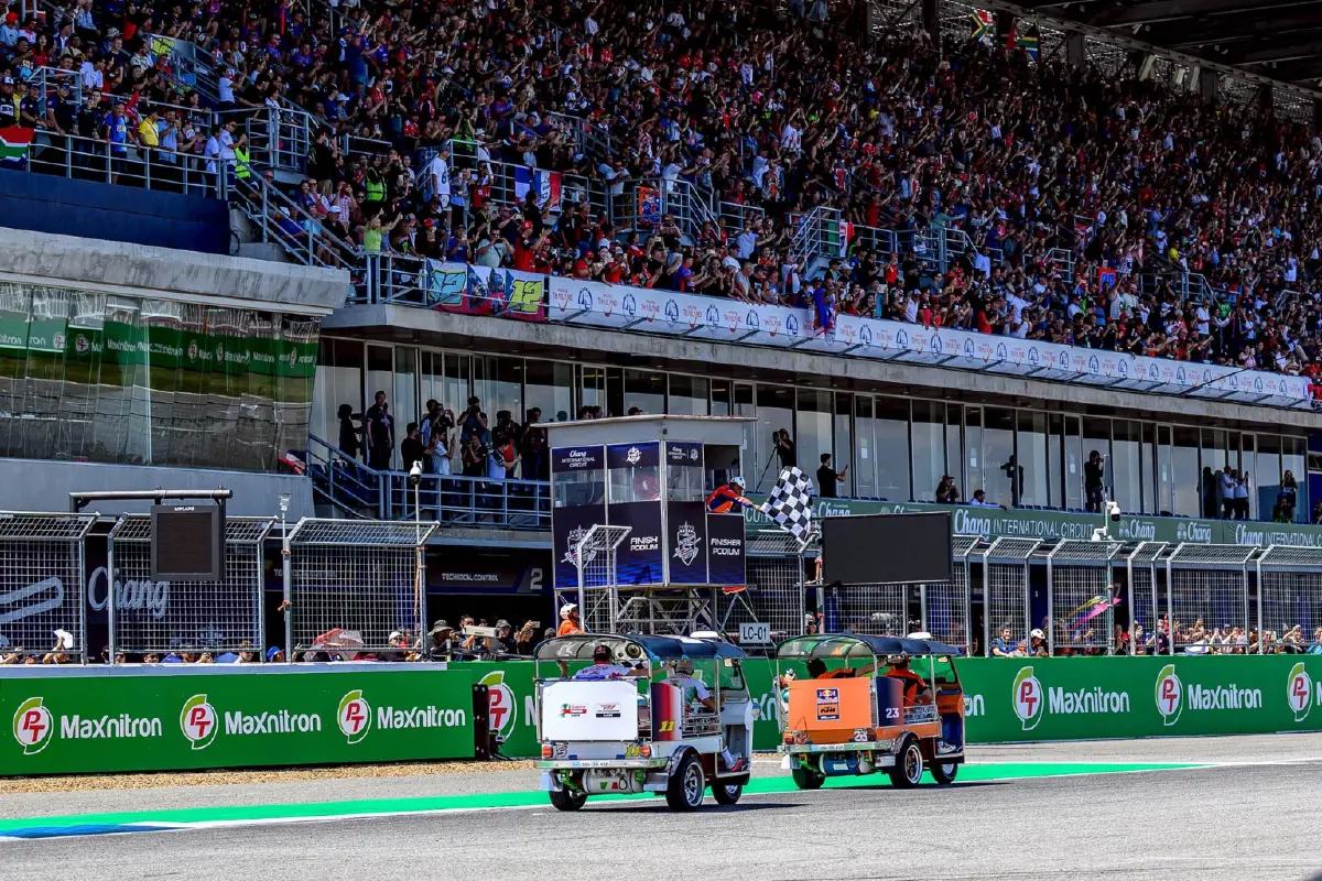 ซอฟต์พาวเวอร์ไทย ! โมโตจีพี ดวลตุ๊กตุ๊กชาลเลนจ์ มิลเลอร์-โทปรัคเข้าวิน