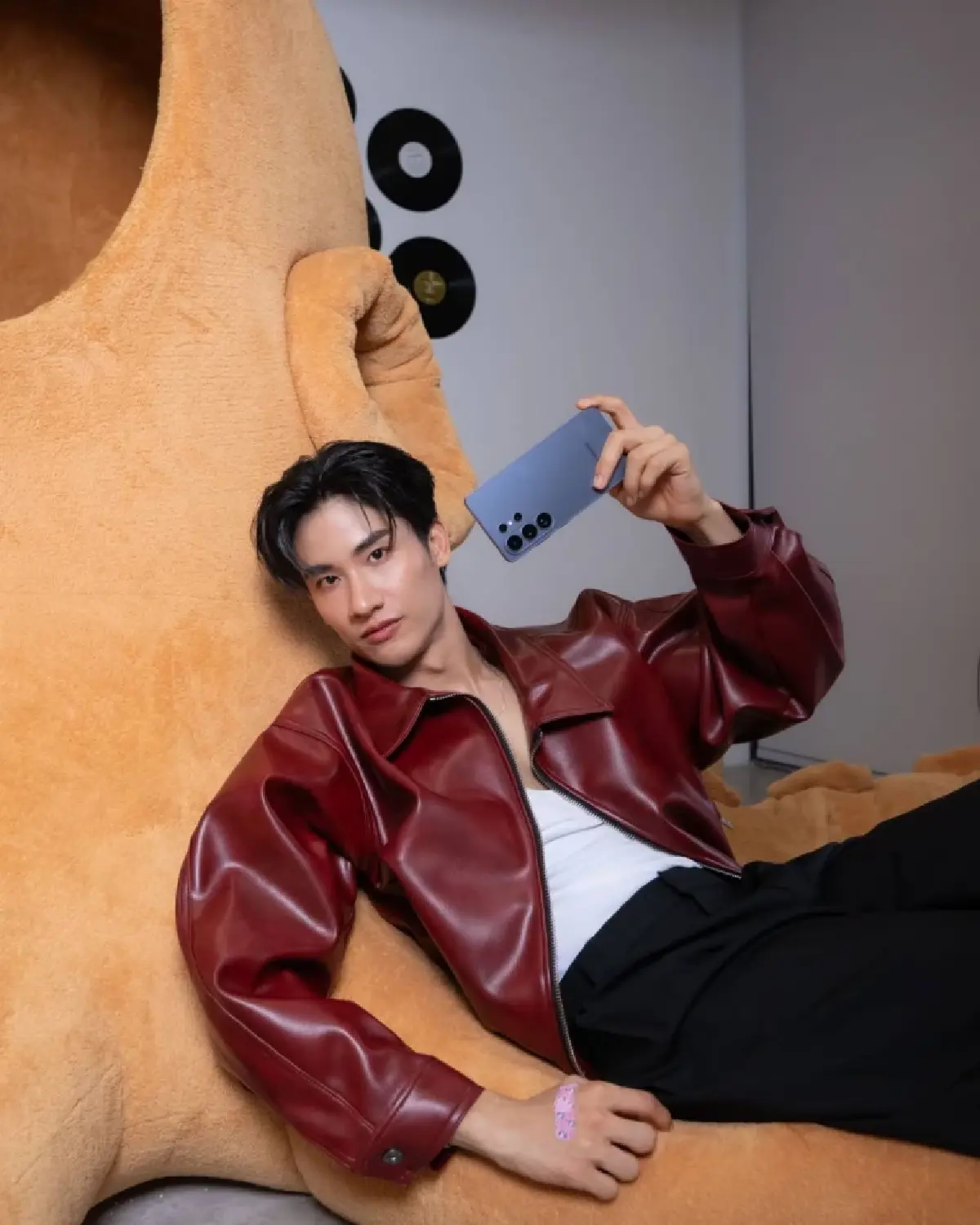 โมเมนต์สุดเอ็กซ์คลูซีฟ! ทรู-ดีแทค   ดึง “เต ตะวัน”ส่งมอบ เอไอโฟน Samsung Galaxy S26 Series ถึงมือแฟนคลับแบบใกล้ชิด