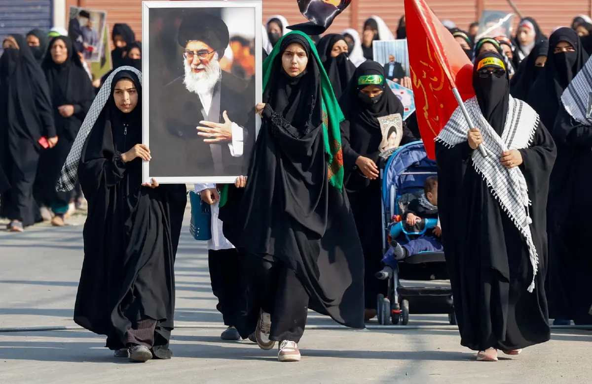 ชาวอิหร่านชุมนุมไว้อาลัย อายาตอลเลาะห์ อาลี คาเมเนอี Ayatollah Ali Khamenei อดีตผู้นำสูงสุด