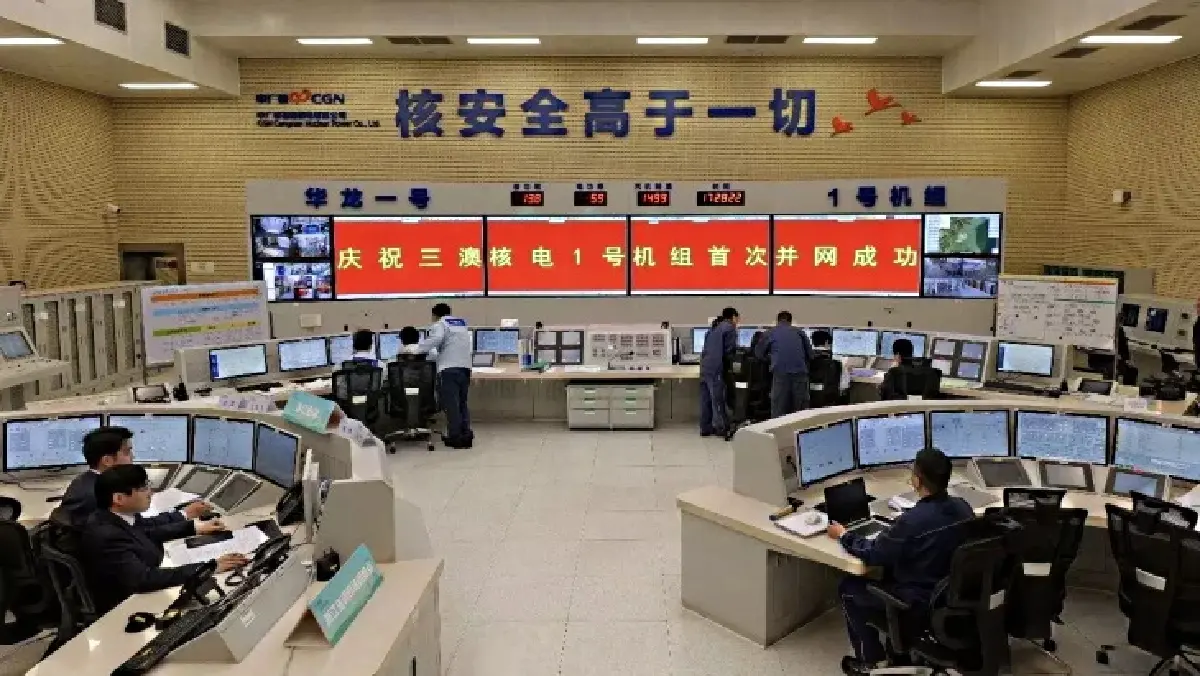 บริษัท ไชน่า เจเนอรัล นิวเคลียร์ ประกาศว่า หน่วยที่ 1 ของโรงไฟฟ้านิวเคลียร์ซานอ้าวได้เริ่มจ่ายกระแสไฟฟ้าเข้าสู่ระบบเป็นครั้งแรกแล้ว หน่วยนี้เป็นหน่วยแรกจากทั้งหมด 6 เครื่องปฏิกรณ์รุ่น Hualong One (HPR1000) ที่วางแผนไว้สำหรับโรงไฟฟ้าแห่งนี้ในมณฑลเจ้อเจียง