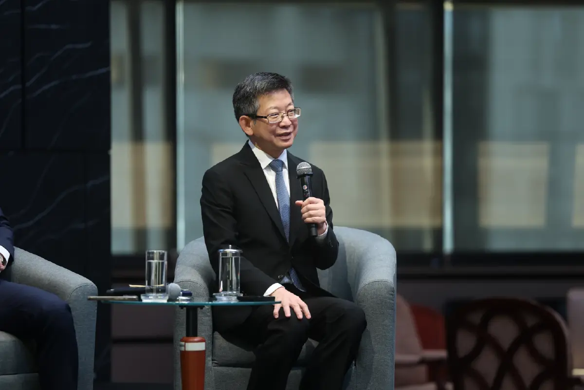 ดร.กอบศักดิ์ ภูตระกูล