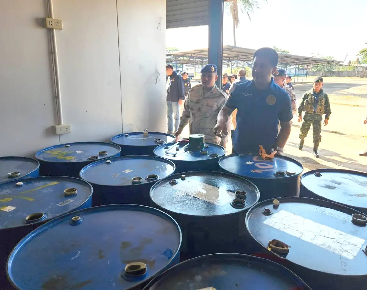 สรรพสามิต สกัดลักลอบขนน้ำมันข้ามชายแดน ยอดพุ่ง 55 คดี กว่า 5 แสนลิตร