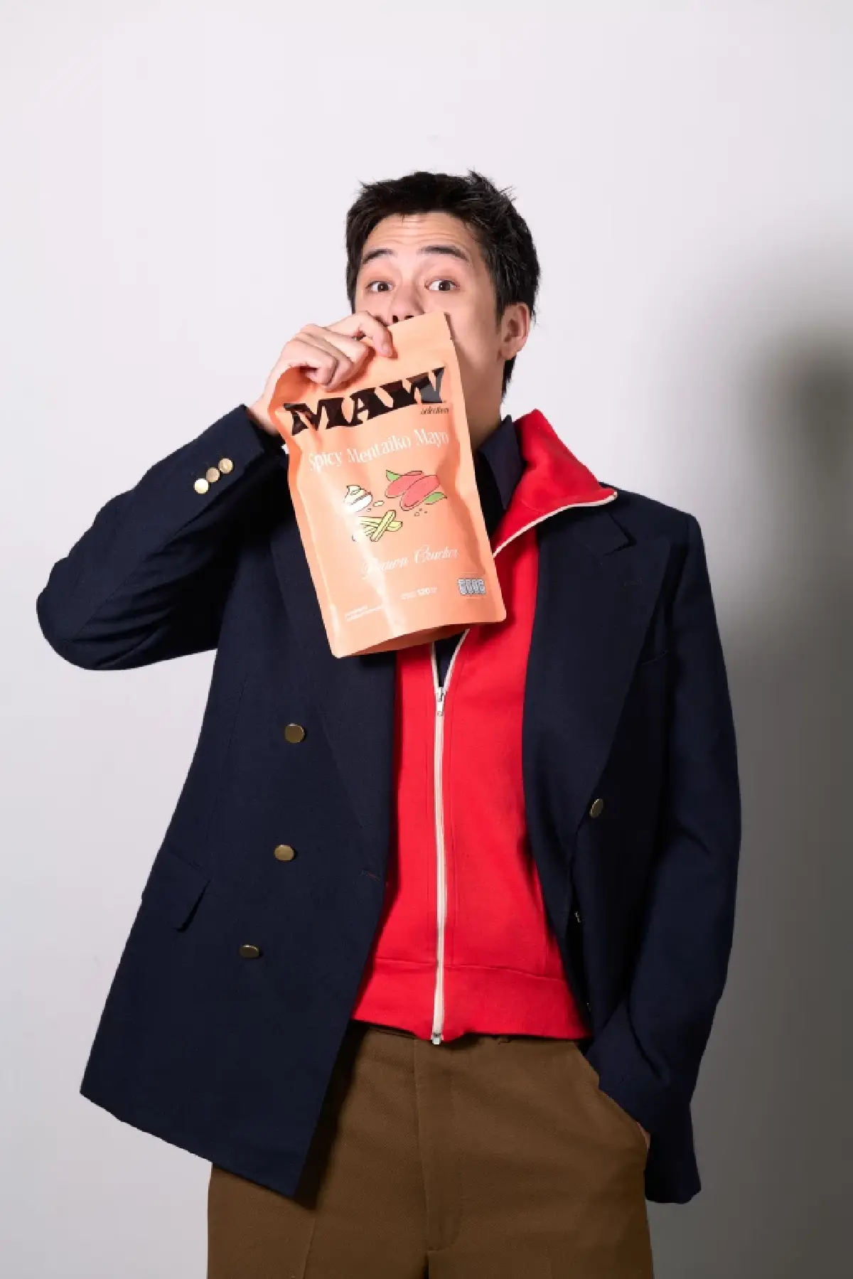 “พีช พชร” เปิดแบรนด์ใหม่อีกแล้ว ส่ง MAW ข้าวเกรียบกุ้งชิงตลาดขนม