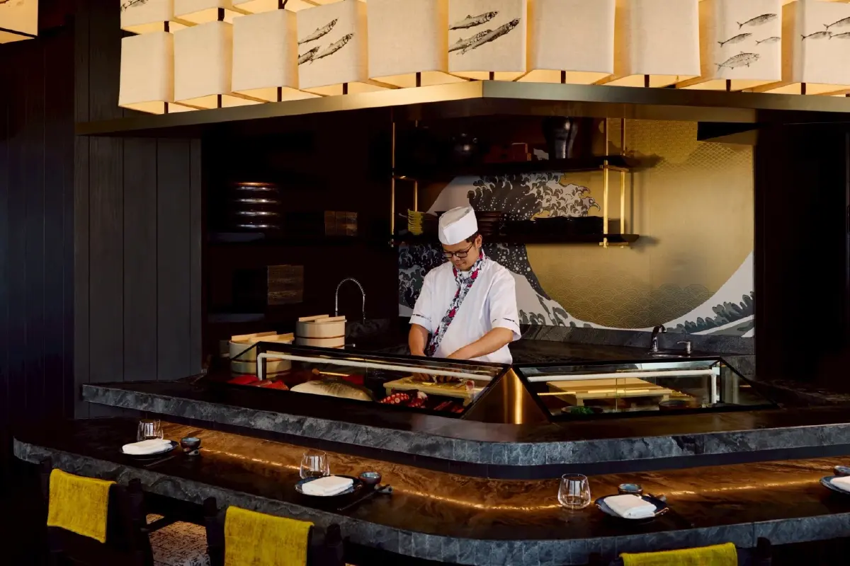 จิบค็อกเทล ชมพระอาทิตย์ตก บนรูฟท็อปอิซากายะสูงที่สุดในพัทยา