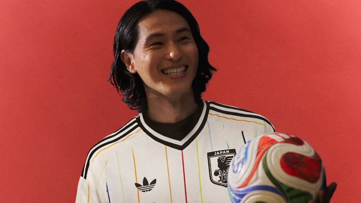 อาดิดาส ปลุกตำนานยุค 90 ส่งโลโก้ Trefoil คืนสนามบอลโลกในรอบ 36 ปี