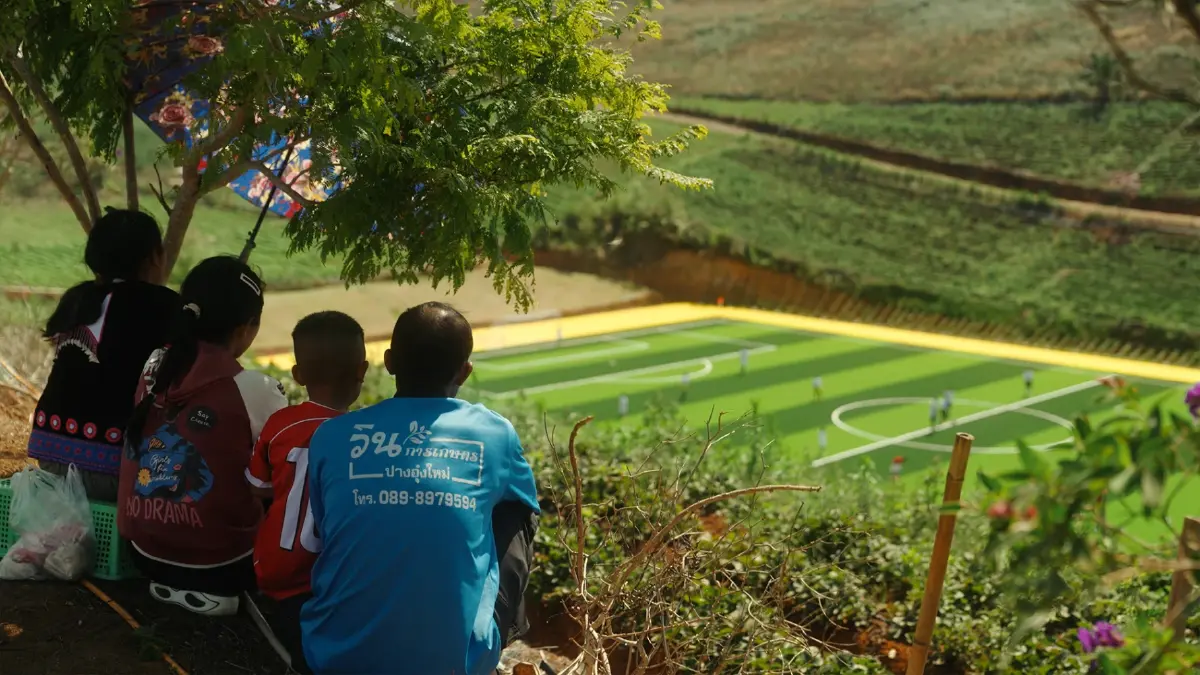 แมนยูบุกเชียงใหม่! DHL ส่งมอบ "โรงละครแห่งความฝัน" ให้เด็กดอย