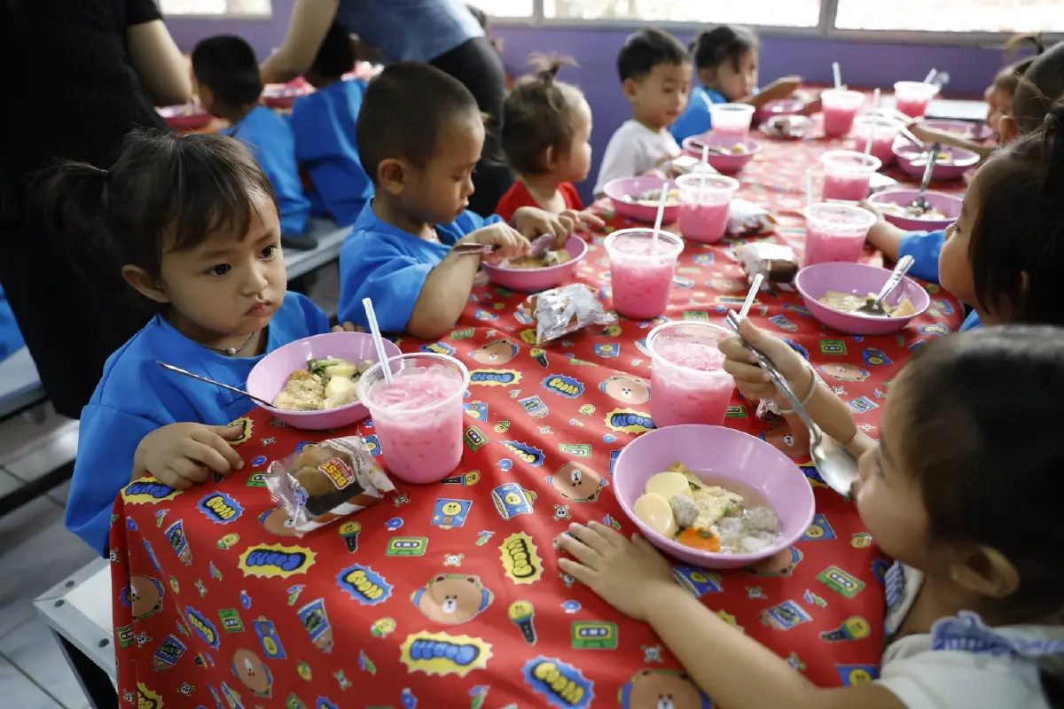 “ซีพีแรม ปันสุข” ลงพื้นที่มอบอาหารคุณภาพต่อเนื่อง ผนึกกำลังจิตอาสาบำเพ็ญสาธารณประโยชน์