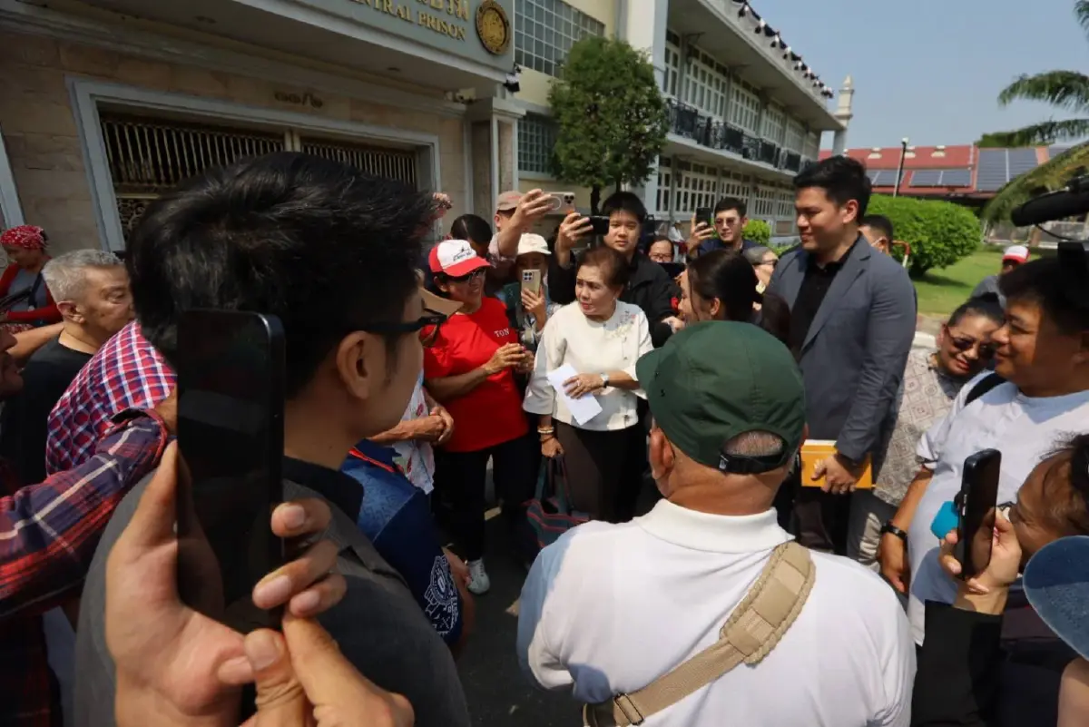 กลุ่มมวลชนเสื้อแดง