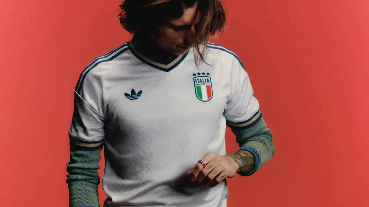 อาดิดาส ปลุกตำนานยุค 90 ส่งโลโก้ Trefoil คืนสนามบอลโลกในรอบ 36 ปี