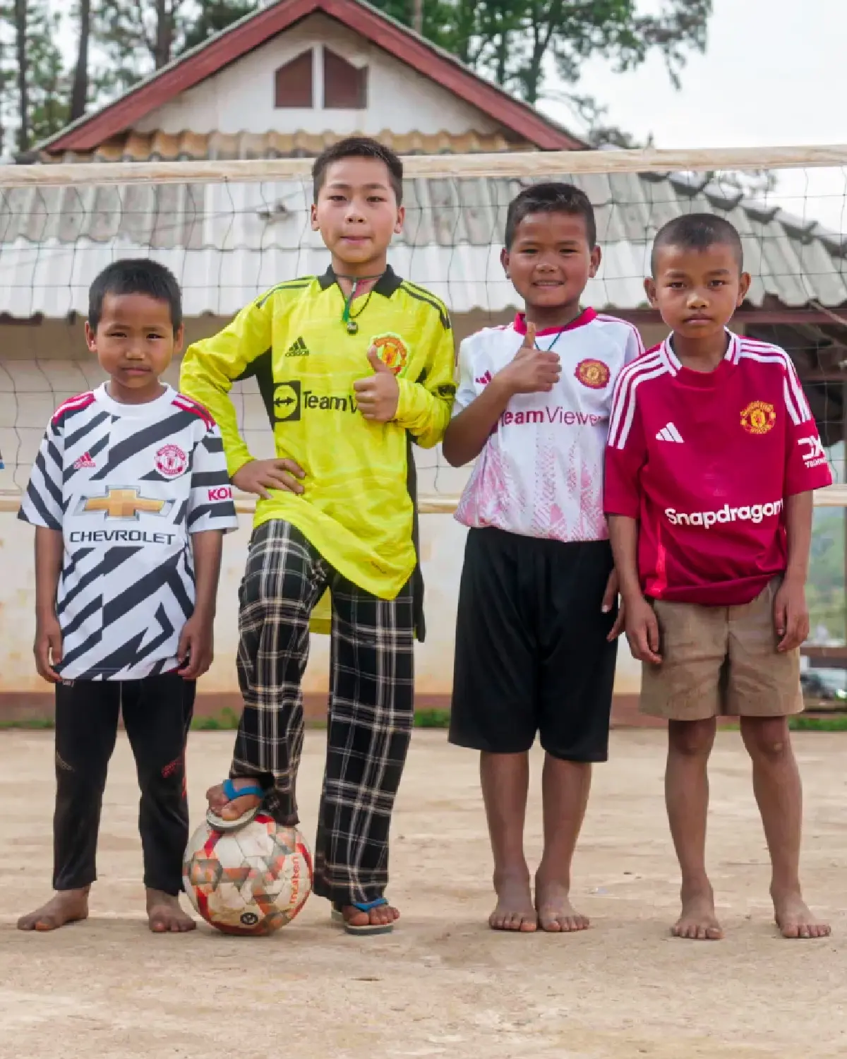 แมนยูบุกเชียงใหม่! DHL ส่งมอบ "โรงละครแห่งความฝัน" ให้เด็กดอย