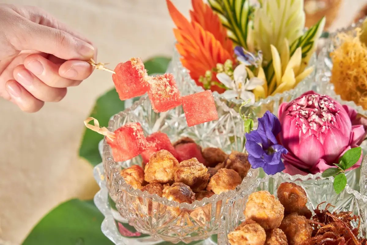 ข้าวแช่ชาววังสูตรโบราณ ความสดชื่นที่หาทานยากในกรุงเทพฯ