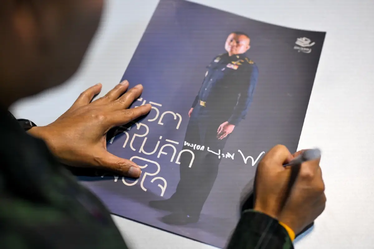 สัปดาห์หนังสือฯ 69 คึกคัก! “แม่ทัพกุ้ง” เปิดตัวผลงานเล่มแรกคนแน่นบูท