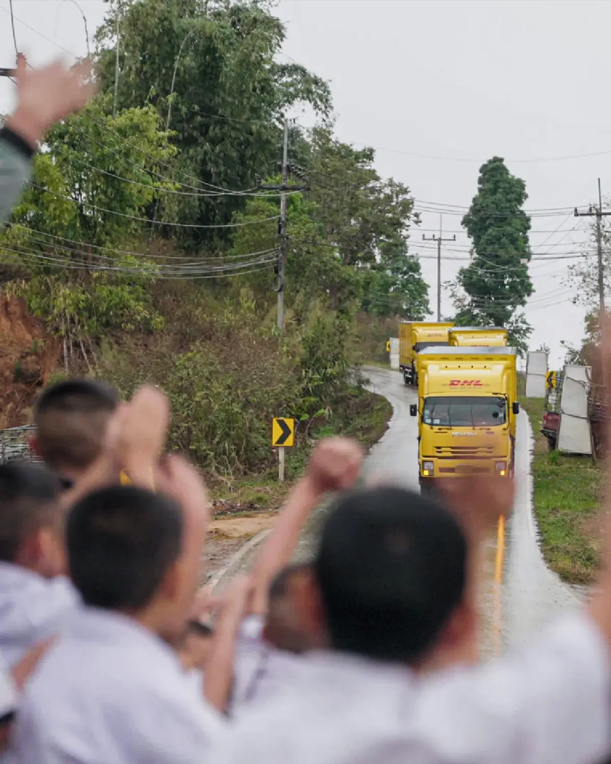 แมนยูบุกเชียงใหม่! DHL ส่งมอบ "โรงละครแห่งความฝัน" ให้เด็กดอย