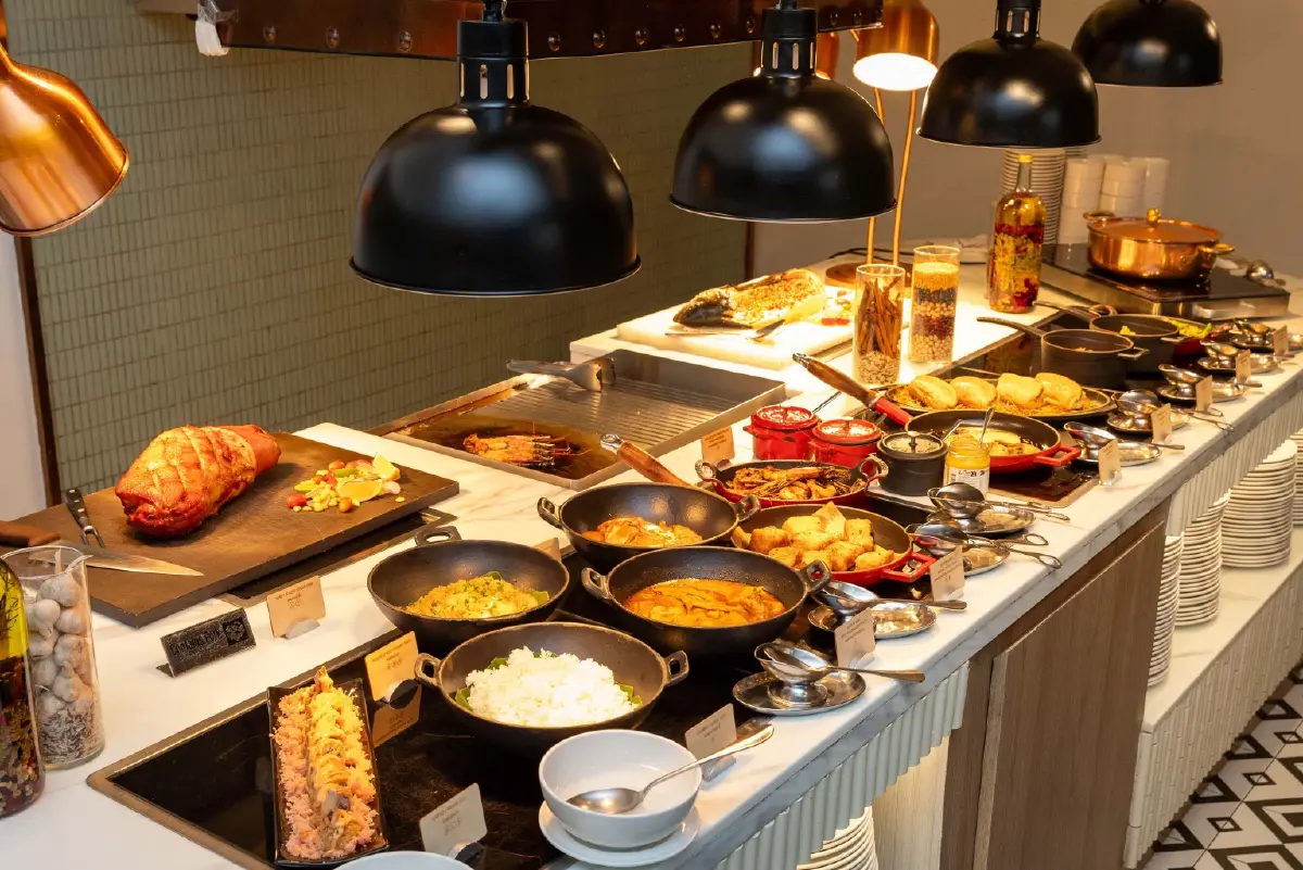 ฟินไม่อั้นกับแซลมอนสดฉ่ำบนชั้น 24 เซ็นทาราแกรนด์ฯ ใจกลางกรุงเทพฯ