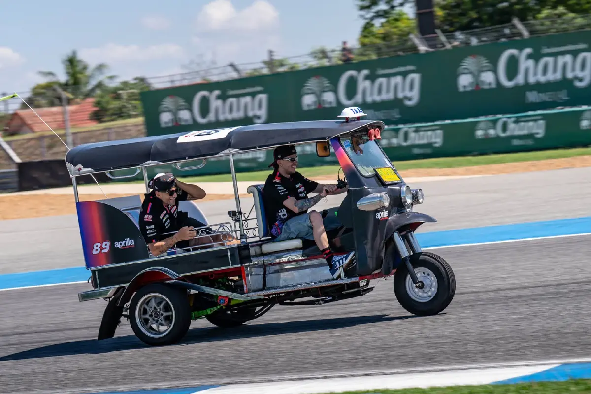 ซอฟต์พาวเวอร์ไทย ! โมโตจีพี ดวลตุ๊กตุ๊กชาลเลนจ์ มิลเลอร์-โทปรัคเข้าวิน