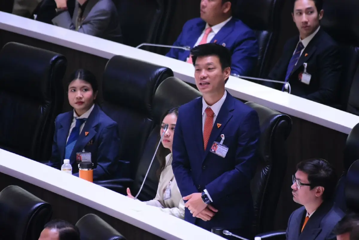 “เท้ง ณัฐพงษ์” ฝาก รัฐบาลฟื้นความชอบธรรม เลิกธุรกิจการเมือง